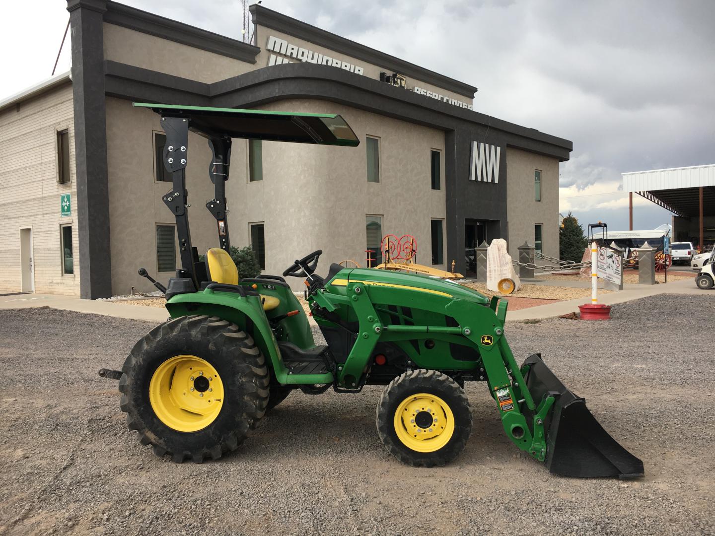 ./imagenes/INVOICE/2019/16451/TRACTOR AGRICOLA JOHN DEERE 3038E (2).JPG